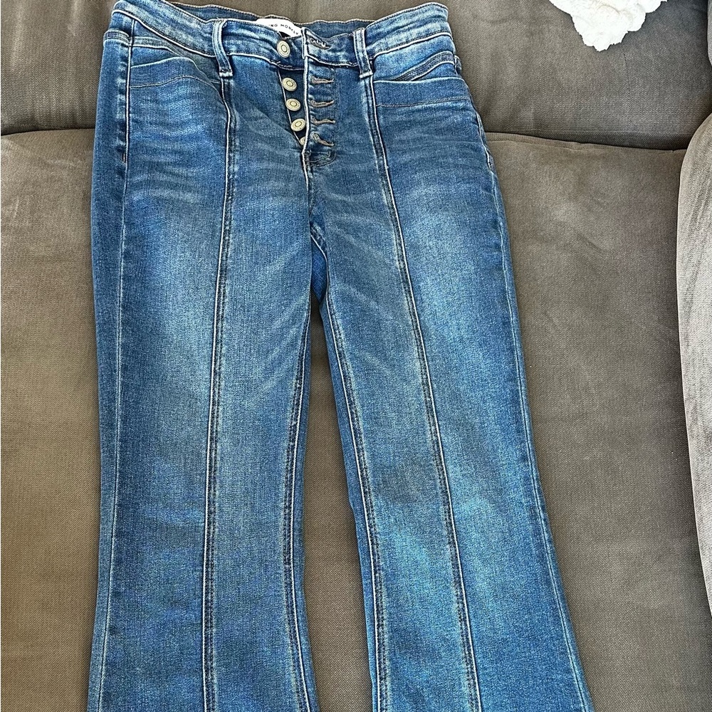 New without tags. High rise flare stretch Jean